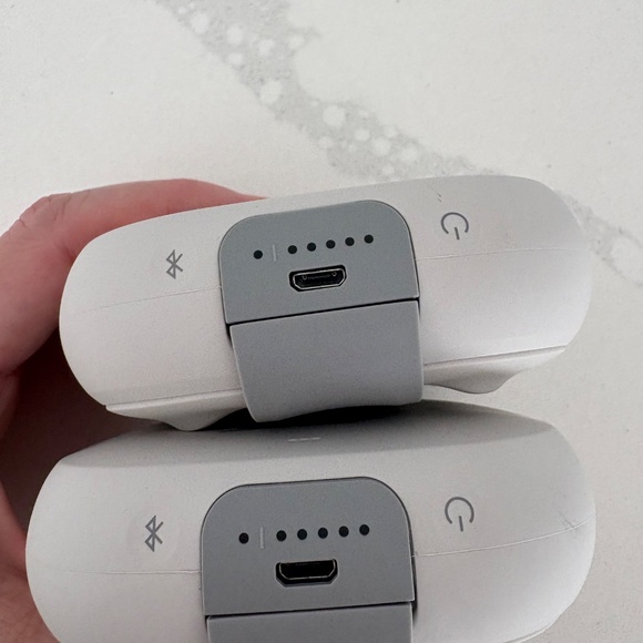 2 X BOSE SoundLink Micro Bluetooth Speakers - Picture 15 of 16